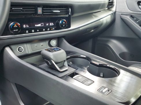 Used 2022 Nissan Rogue SV image 27