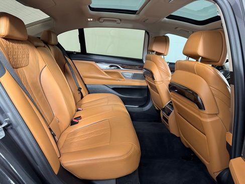 Used 2022 BMW 750i xDrive w/ Executive Package image 33