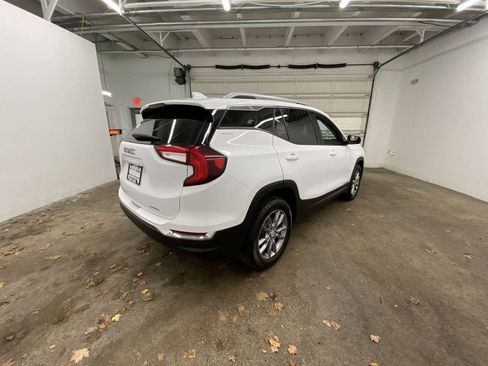 Used 2024 GMC Terrain SLT image 6