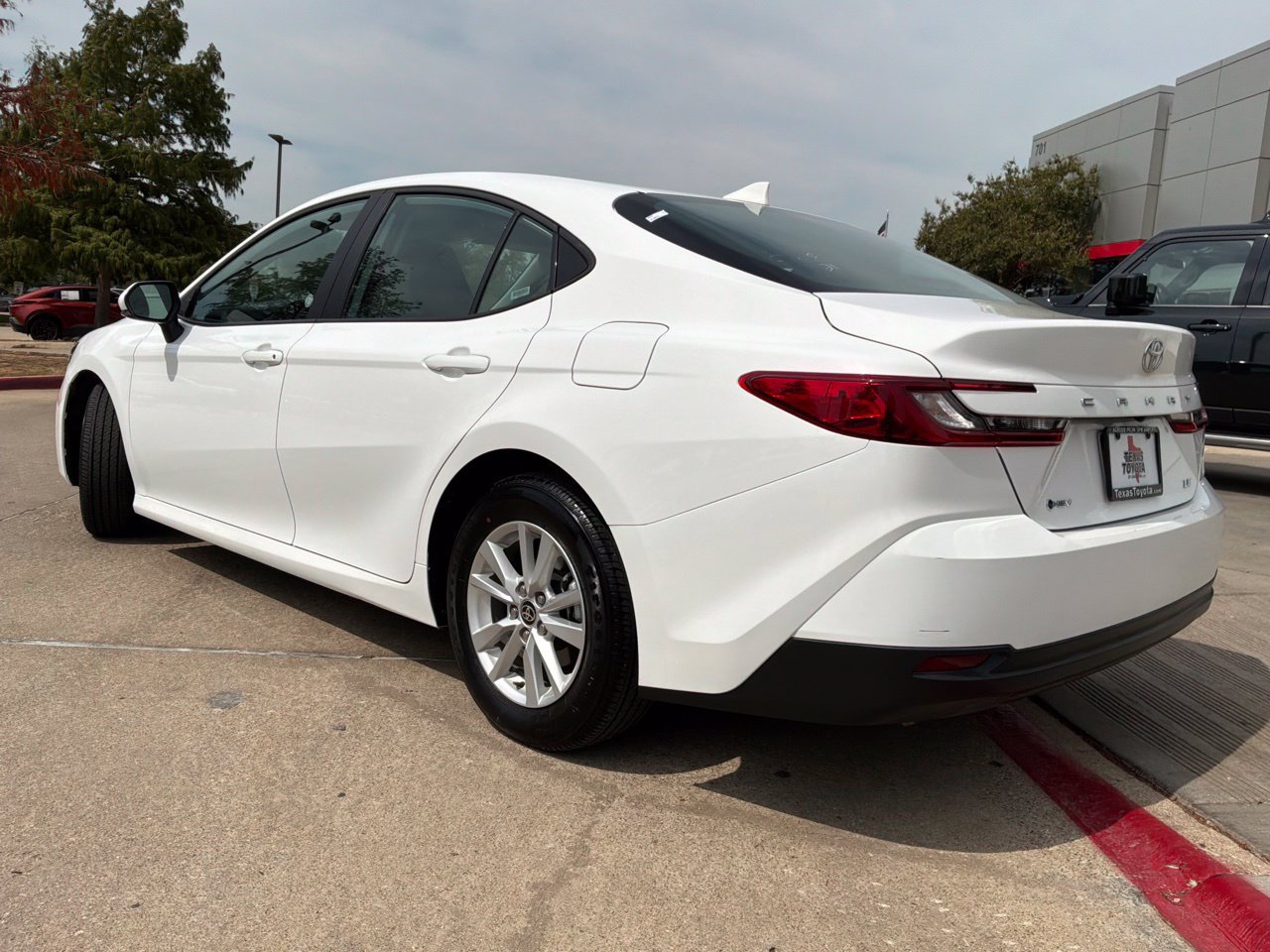 Used 2026 Toyota Camry LE FWD image 8