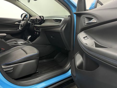 Used 2025 Buick Encore GX Sport Touring w/ Advanced Technology Package FWD image 28