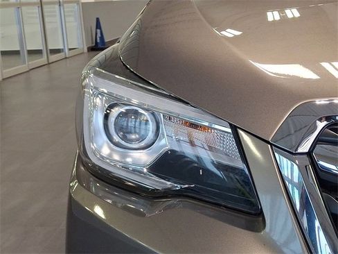 Used 2018 Subaru Forester 2.5i Touring w/ Popular Package #2 image 8