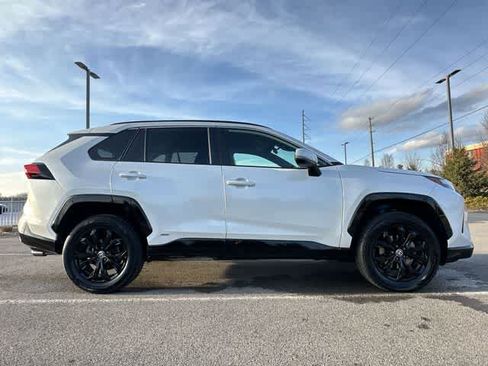 Used 2023 Toyota RAV4 SE image 3