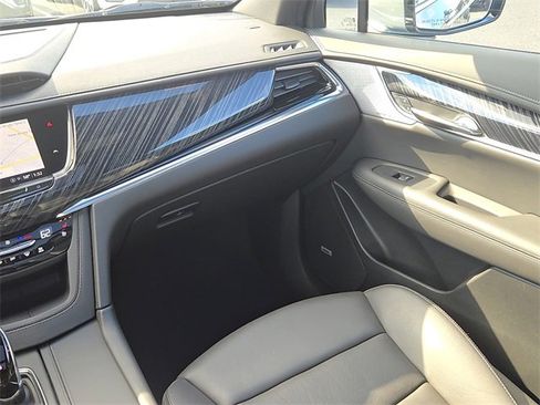 Used 2025 Cadillac XT6 Premium Luxury image 21
