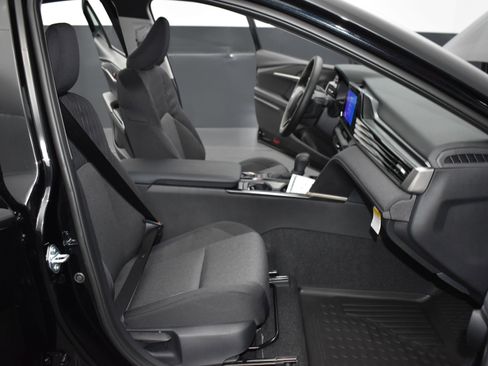 Used 2025 Toyota Camry LE image 25