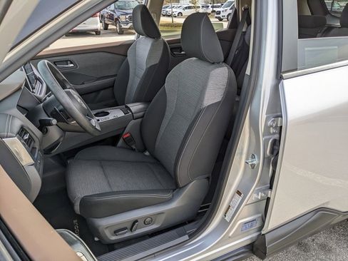 Used 2023 Nissan Rogue SV image 31