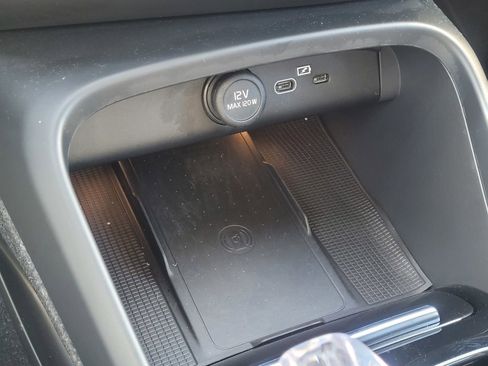 Certified 2023 Volvo XC40 B5 Plus w/ Protection Package Premier image 19