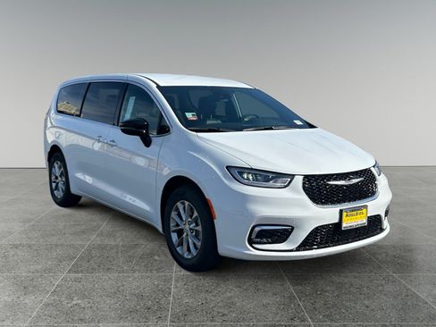 New 2026 Chrysler Pacifica Select AWD/4WD image 7