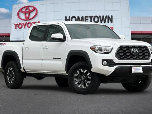 Used 2021 Toyota Tacoma TRD Off-Road w/ Technology Package AWD/4WD image 2