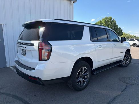 Used 2024 Chevrolet Suburban Z71 w/ Luxury Package AWD/4WD image 3