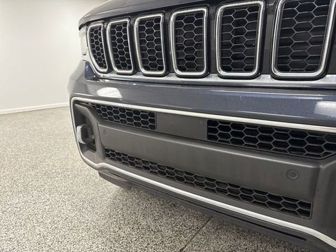 Used 2023 Jeep Grand Cherokee Overland w/ MOPAR Finishing Package image 20