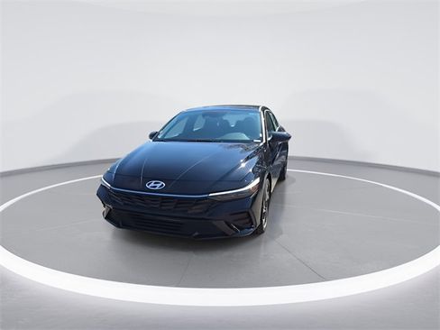 New 2025 Hyundai Elantra Sport image 3