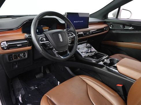 Used 2023 Lincoln Nautilus Reserve w/ Equipment Group 201A AWD/4WD image 11