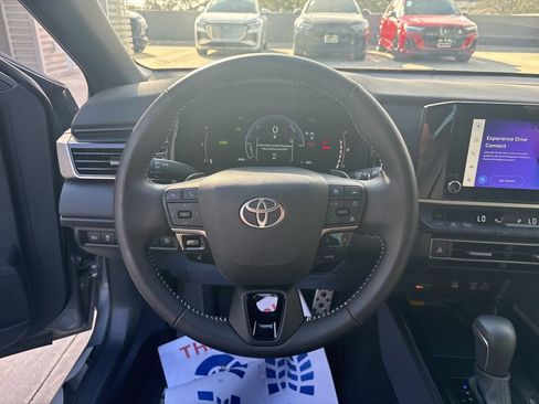 Used 2025 Toyota Camry SE image 20