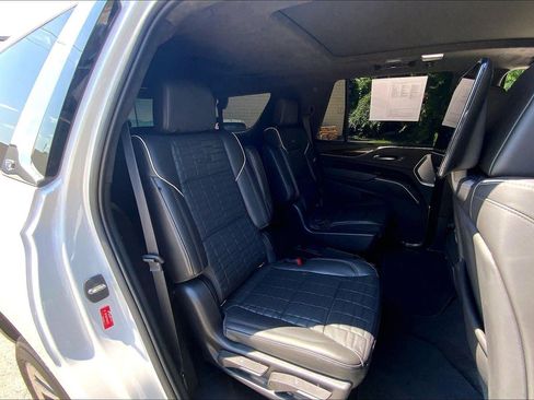 Used 2022 Cadillac Escalade Premium Luxury Platinum AWD/4WD image 24
