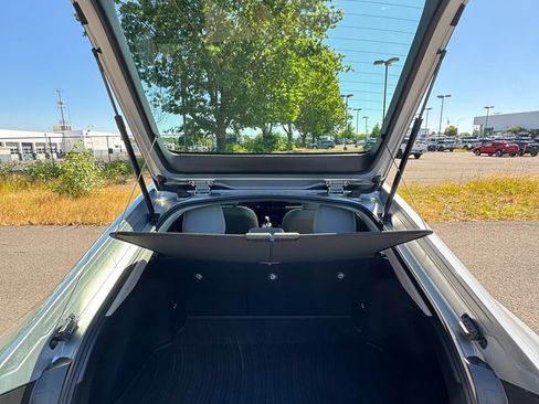 Used 2025 Toyota Prius LE AWD/4WD image 9