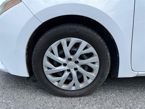 Used 2014 Toyota Corolla LE FWD image 10