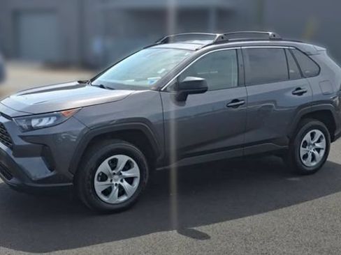 Used 2021 Toyota RAV4 LE FWD image 5