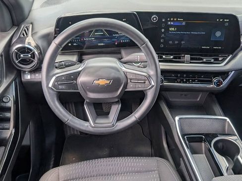Used 2025 Chevrolet Equinox LT FWD image 12