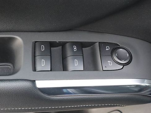 Used 2025 Chevrolet Traverse LT FWD image 14