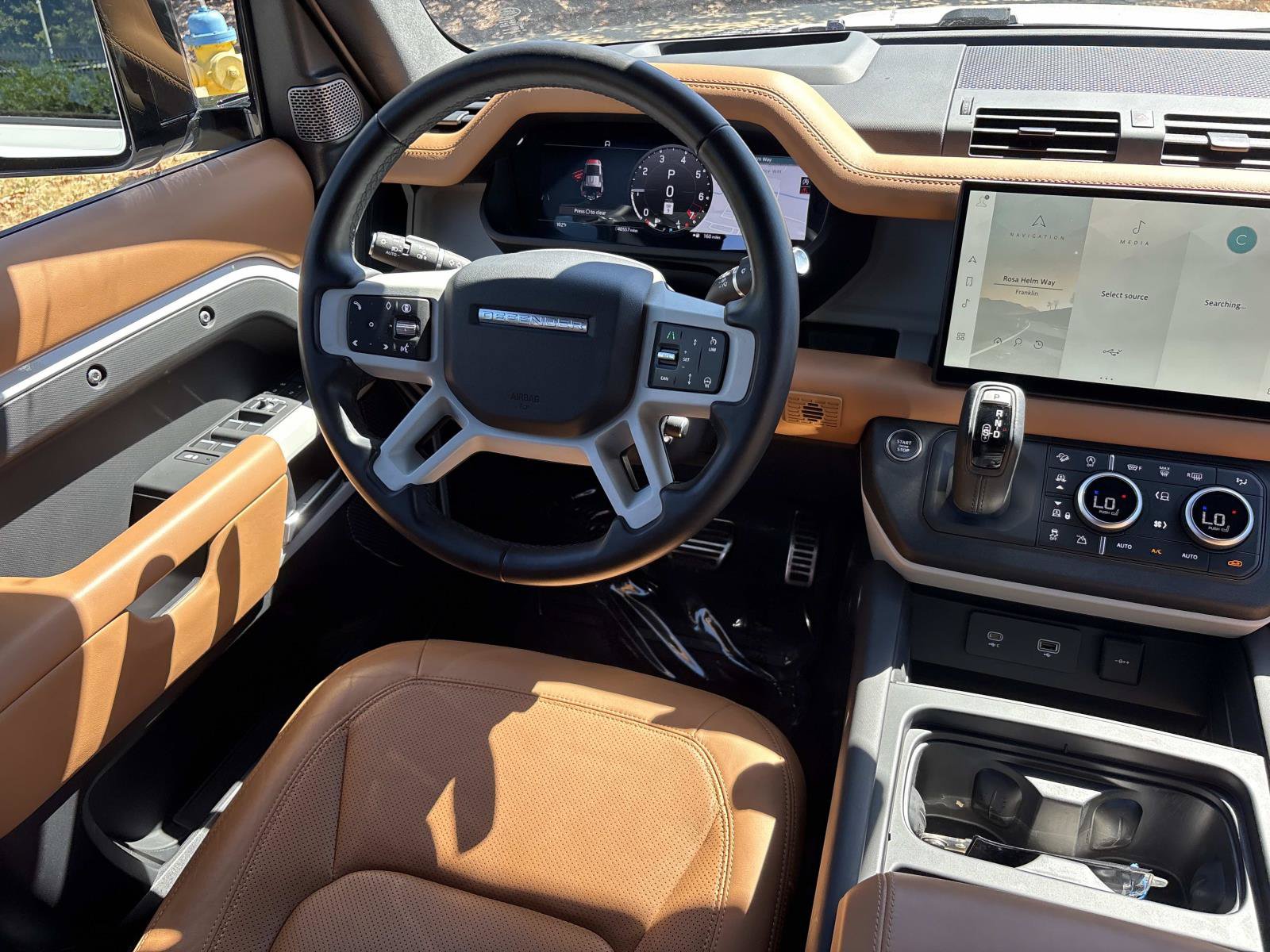 Used 2024 Land Rover Defender 110 SE AWD/4WD image 27