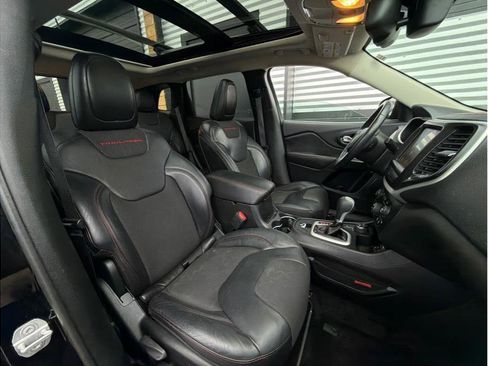 Used 2017 Jeep Cherokee Trailhawk w/ Comfort/Convenience Group image 4