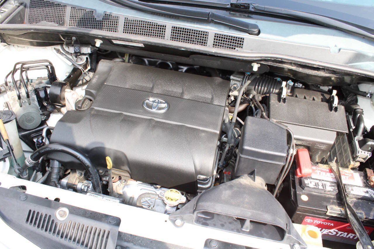 Used 2013 Toyota Sienna Limited w/ Premium Pkg FWD image 32