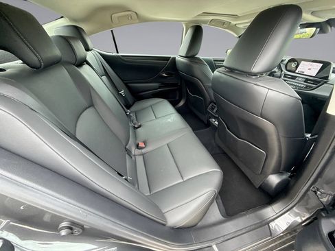 Used 2025 Lexus ES 350 w/ Premium Package FWD image 17