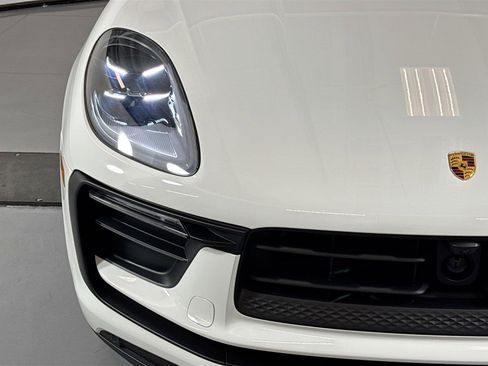 Used 2025 Porsche Macan image 26
