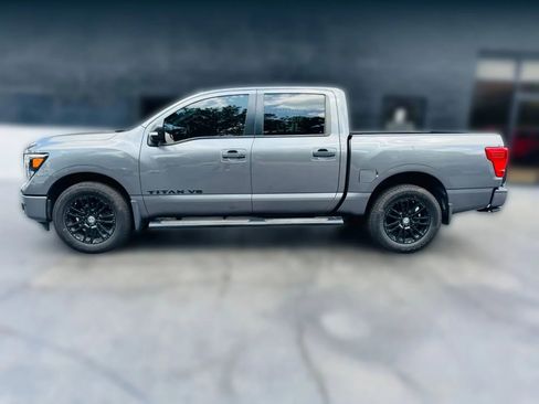 Used 2019 Nissan Titan SV w/ SV Convenience Package image 2