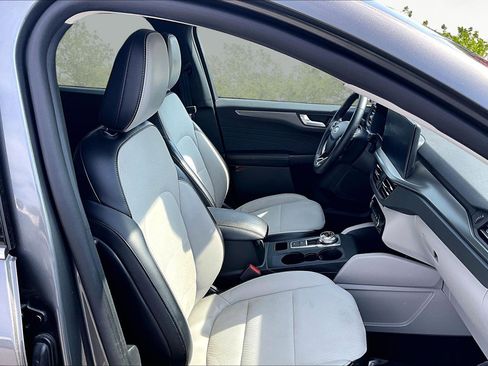 Used 2025 Ford Escape SE image 7