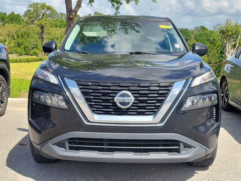 Used 2021 Nissan Rogue S image 2