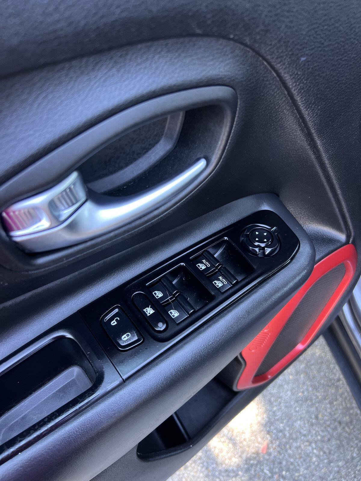 Used 2021 Jeep Renegade Trailhawk AWD/4WD image 32