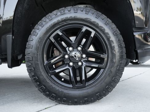 Used 2020 Chevrolet Silverado 1500 Custom Trail Boss AWD/4WD image 12