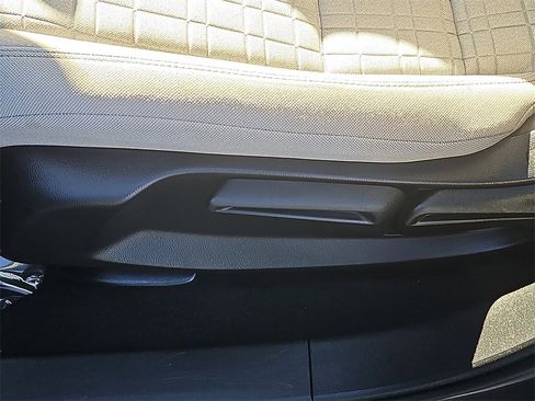 Certified 2023 Honda HR-V LX image 16