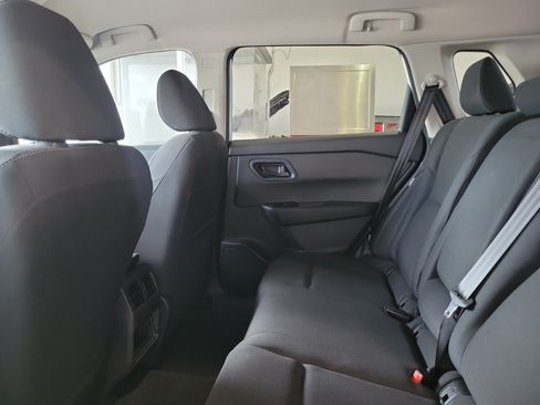 Used 2025 Nissan Rogue S FWD image 13