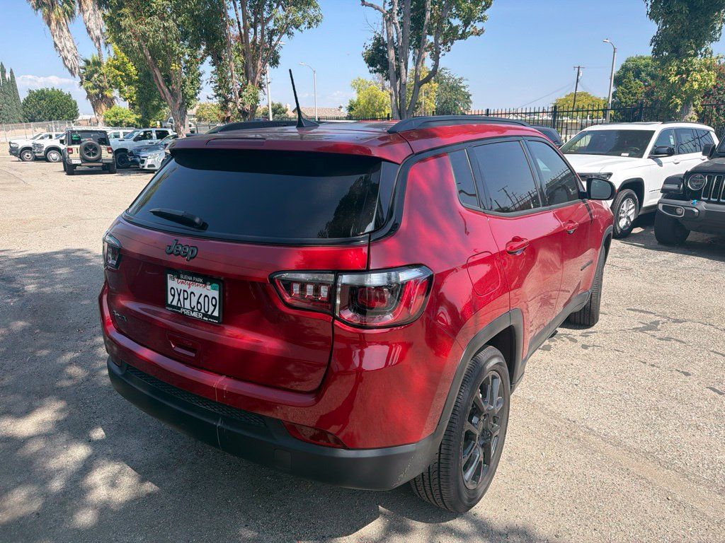 Used 2026 Jeep Compass Latitude AWD/4WD image 5