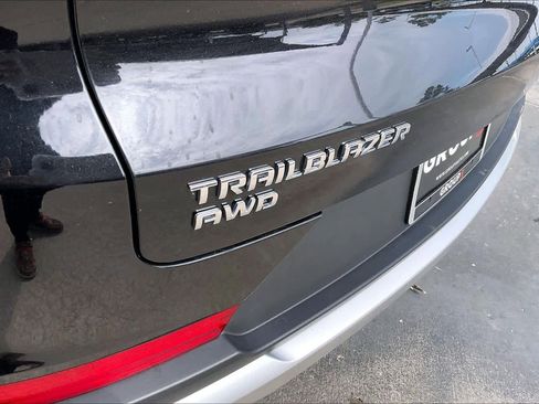 Used 2025 Chevrolet TrailBlazer LT AWD/4WD image 30