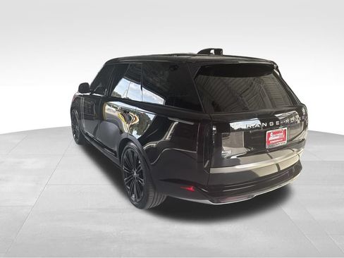 Used 2023 Land Rover Range Rover SE AWD/4WD image 3