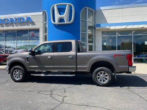 Used 2018 Ford F250 XLT w/ XLT Premium Package AWD/4WD image 2