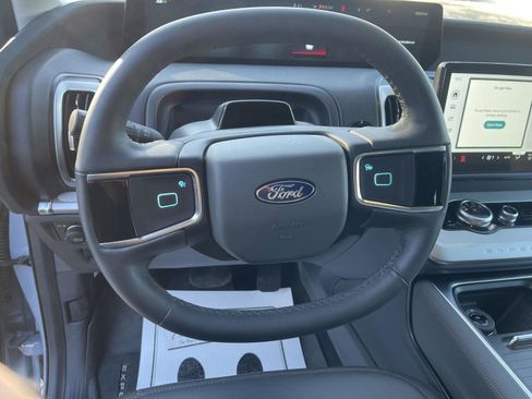 Used 2025 Ford Expedition Active image 63