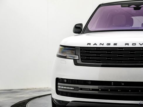 Used 2023 Land Rover Range Rover SE image 30