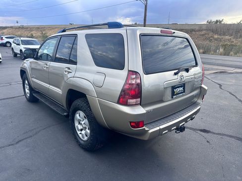 Used 2005 Toyota 4Runner SR5 AWD/4WD image 4