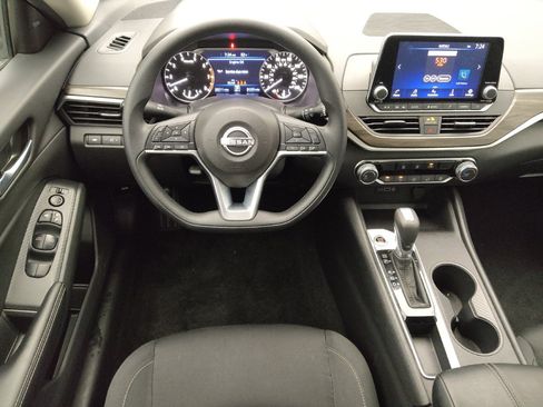 Used 2025 Nissan Altima 2.5 SV FWD image 22