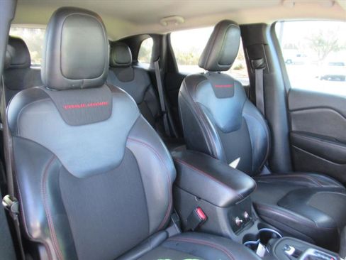 Used 2015 Jeep Cherokee Trailhawk w/ Comfort/Convenience Group image 9