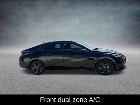 Used 2023 Hyundai Elantra SEL FWD image 7