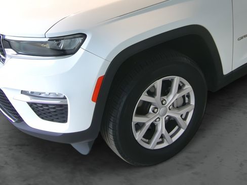Used 2022 Jeep Grand Cherokee Limited AWD/4WD image 7