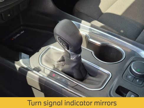 Used 2022 Chevrolet Traverse LT FWD image 21