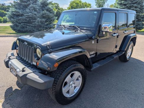 Used 2012 Jeep Wrangler Unlimited Sahara w/ Connectivity Group AWD/4WD image 5