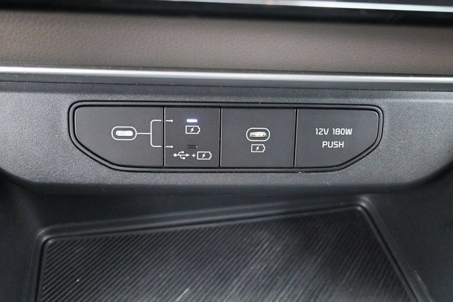 Used 2025 Kia Carnival FWD image 12